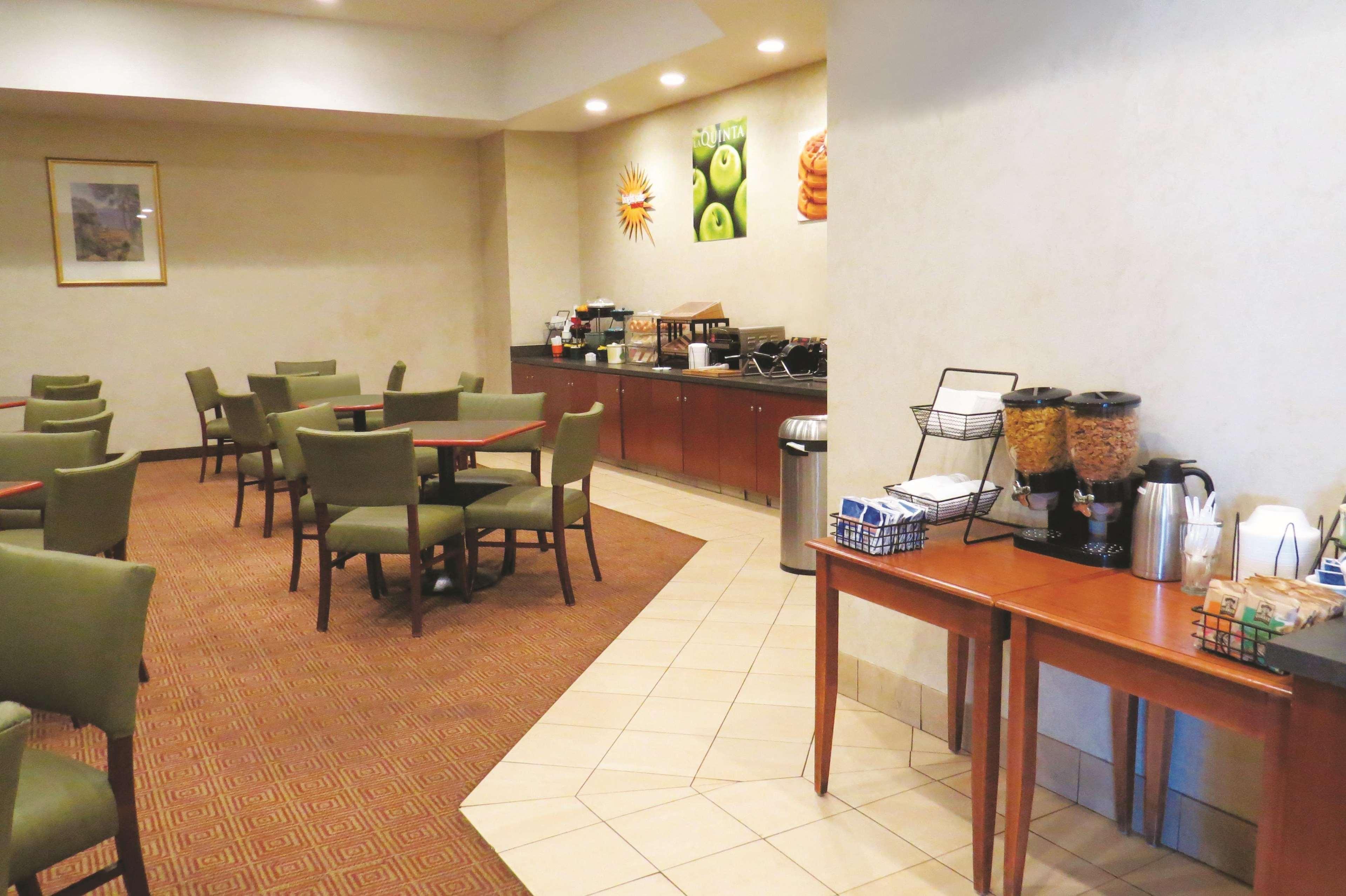 La Quinta By Wyndham Stamford / New York City Buitenkant foto