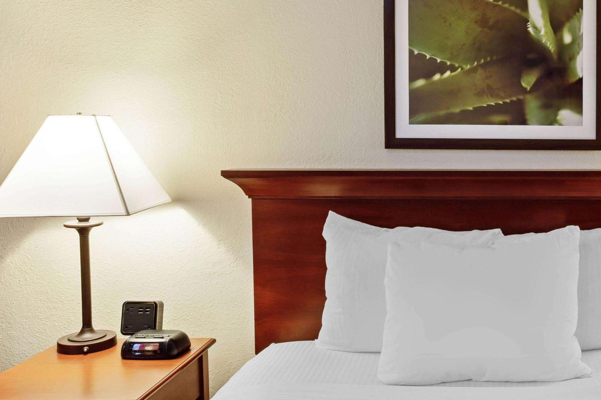 La Quinta By Wyndham Stamford / New York City Buitenkant foto