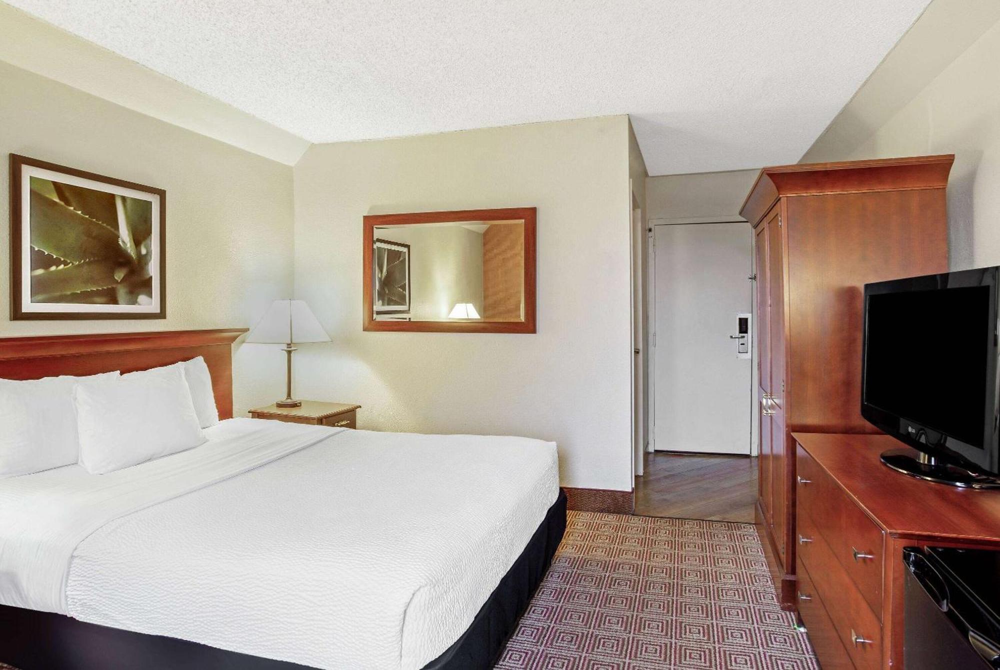 La Quinta By Wyndham Stamford / New York City Buitenkant foto