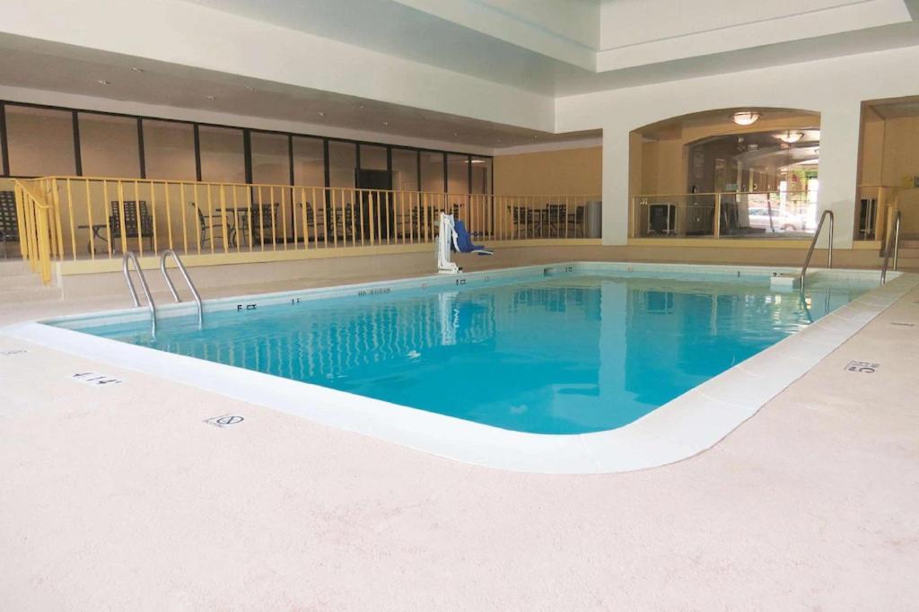 La Quinta By Wyndham Stamford / New York City Buitenkant foto